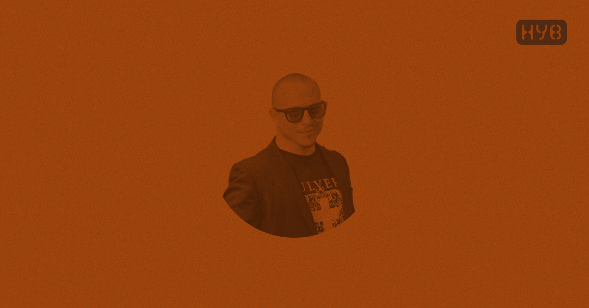 Is Simone Puorto the John Titor of Hospitality? 10 Predictions That Might Prove It