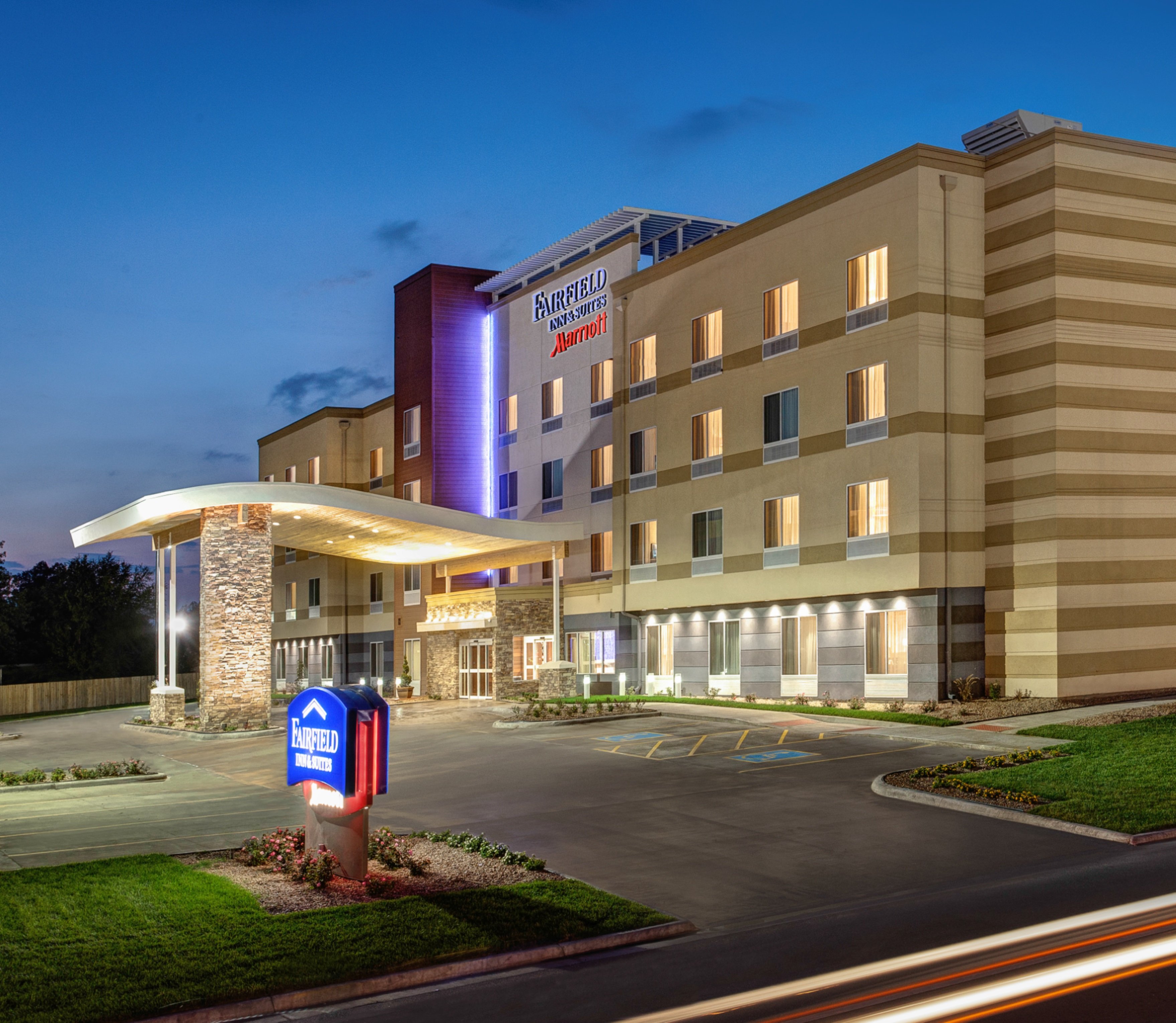 fairfield inn & suites kansas city airport gym