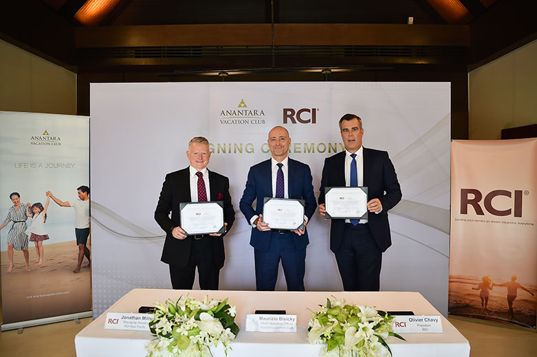 Signing Ceremony between Anantara Vacation Club and RCI. (from left to right) Jonathan Mills, Managing Director for RCI Asia Pacific; Maurizio Bisicky, Chief Operating Officer for Anantara Vacation Club; Olivier Chavy, President for RCI— Photo by RCI (Resort Condominium International)