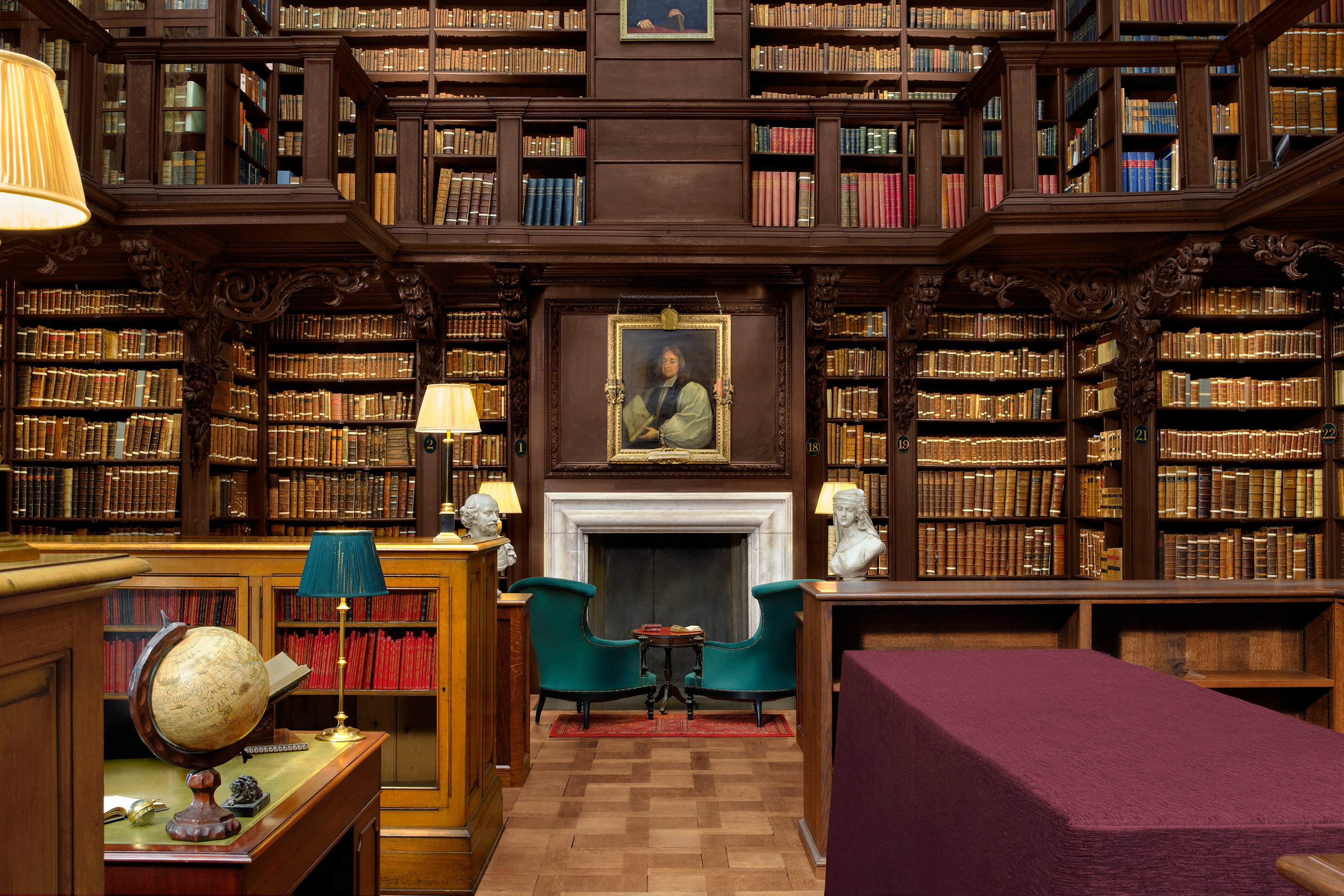 Les clients auront également accès à la salle de lecture, aux recoins et à la bibliothèque de la cathédrale Saint-Paul. — Photo de Airbnb