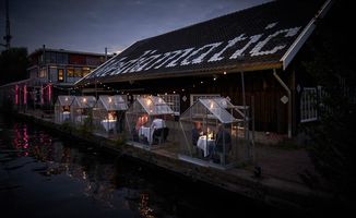 The Amsterdam Restaurant Using Individual Greenhouses For Social Distancing