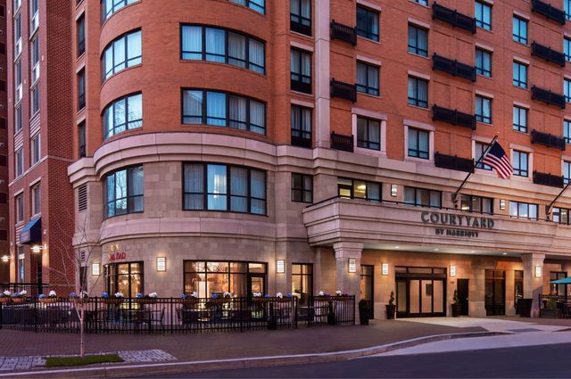 Courtyard By Marriott Washington Capitol Hill Navy Yard Debuts Inspired 