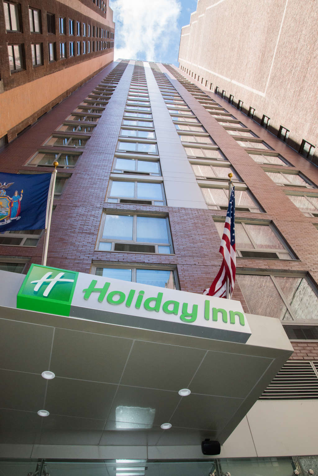 Holiday Inn New York City ─ Times Square Debuts in Manhattan