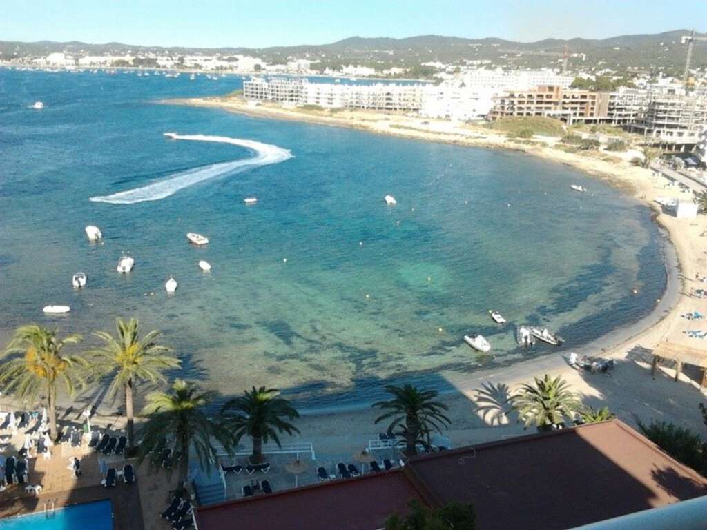 SAN ANTONIO BAY— Photo by HVS