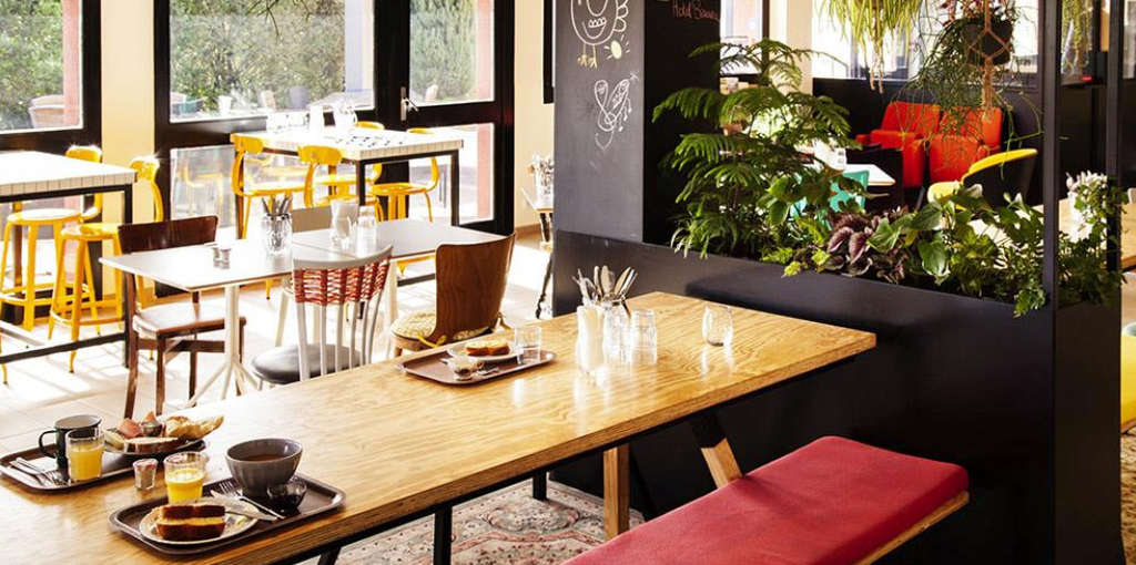 The green Beaune (France) transforms untouched breakfast brioches into a French toast cake which is served for breakfast the next day. — Photo by Accor