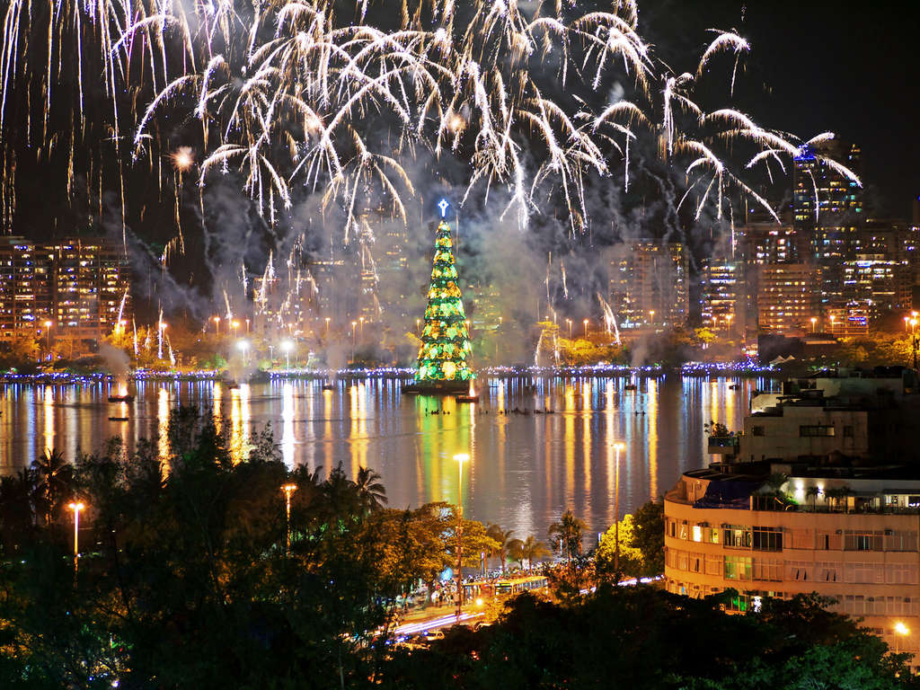 Floating Christmas tree Rio de Janeiro — Photo by Booking.com