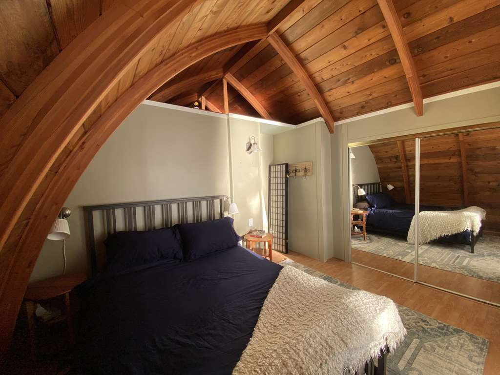 Cozy Coastal Cabin, Madeira Park, BC — Source: Airbnb