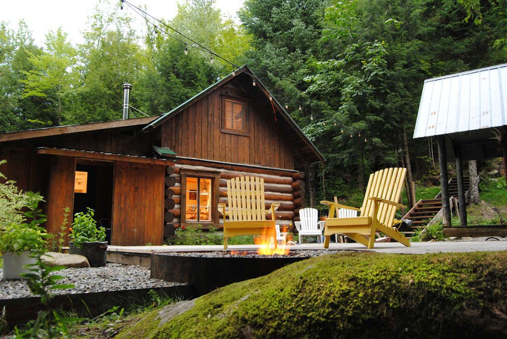 Glen Sutton rustic cabin on the brook, Sutton, Quebec — Source: Airbnb