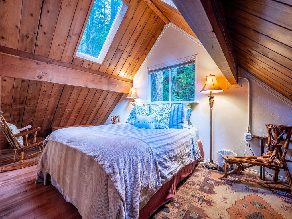 Treehouse Cottage, Sechelt, BC — Source: Airbnb