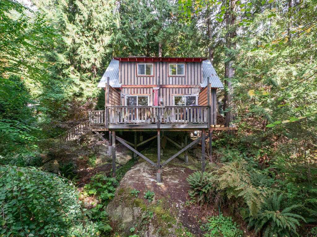 Cabin #2 - The Lily Pad, Sechelt, BC — Source: Airbnb