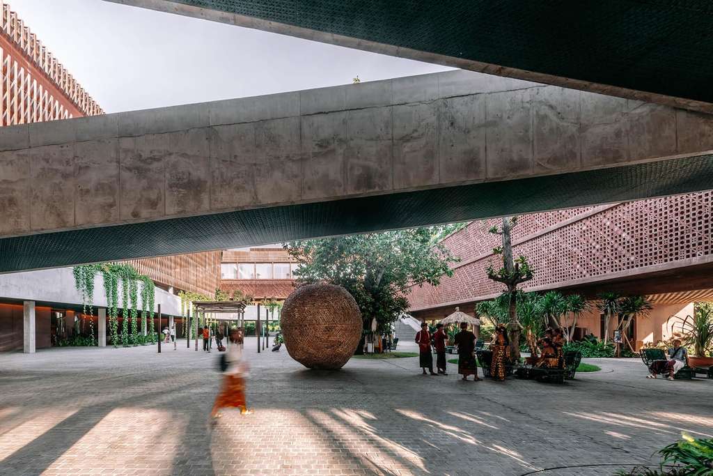 The Desa Potato Head resort in Seminyak, Bali, seeks to make the beachfront accessible to locals, who are also welcome in other public spaces such as a courtyard, rooftop, exhibition area and bar.— Source: Creative Supply