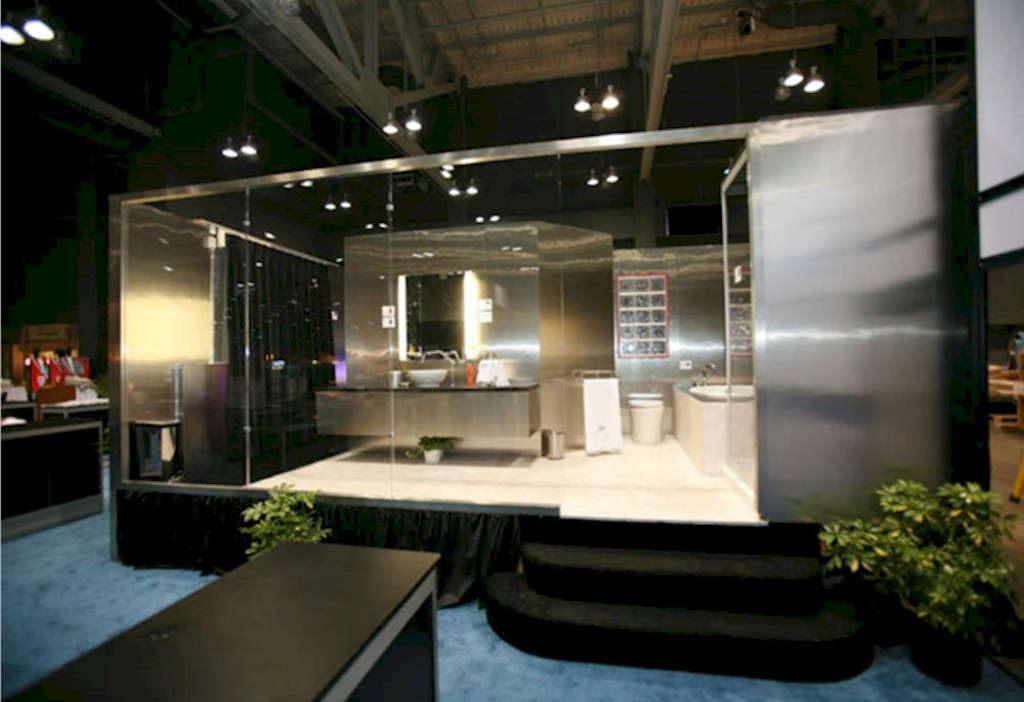 Guestroom 20x in Anaheim, CA (2009) — Photo by Highline College